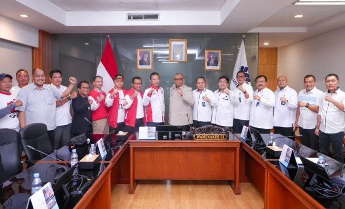 Wakil Menteri Ketenagakerjaan, Afriansyah Noor, saat menerima aksi damai Federasi Serikat Pekerja Global Indonesia (F-SPGI) di kantor Kemnaker, Jakarta, pada Senin (25/5/2026). Foto: HO/Biro Humas Kemnaker