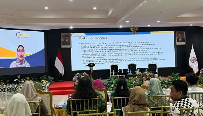 Workshop Pemenuhan Hak Anak dengan melibatkan para pengelola taman asuh atau daycare se-Kota Balikpapan, berlangsung di Auditorium Balai Kota Balikpapan, pada Kamis (7/5/2026). Foto: BorneoFlash/Niken Sulastri