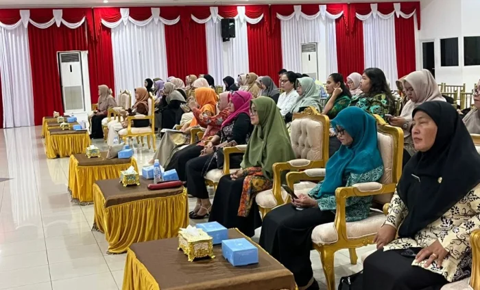 Workshop Pemenuhan Hak Anak dengan melibatkan para pengelola taman asuh atau daycare se-Kota Balikpapan, berlangsung di Auditorium Balai Kota Balikpapan, pada Kamis (7/5/2026). Foto: BorneoFlash/Niken Sulastri