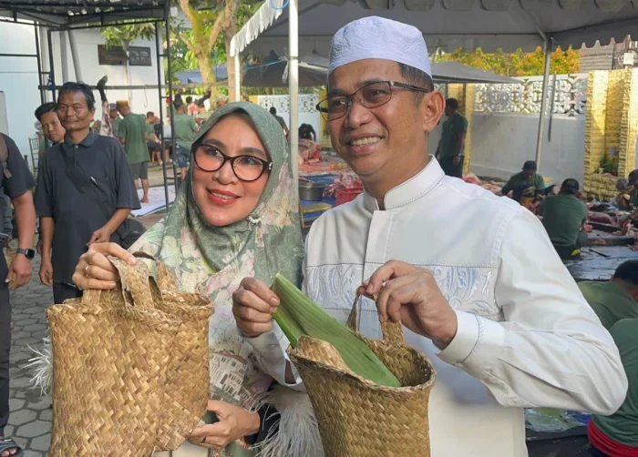 Wali Kota Balikpapan, H. Rahmad Mas’ud didampingi istri Hj. Nurlena Rahmad Mas