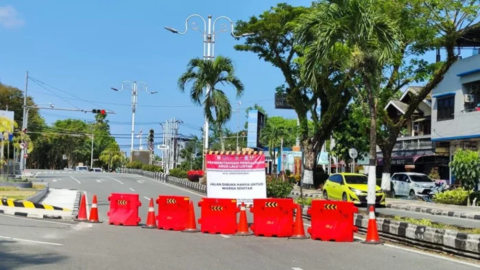 Rekayasa lalu lintas di kawasan Jalan Syarifuddin Yoes, Balikpapan Selatan. Foto: BorneoFlash/Niken Sulastri