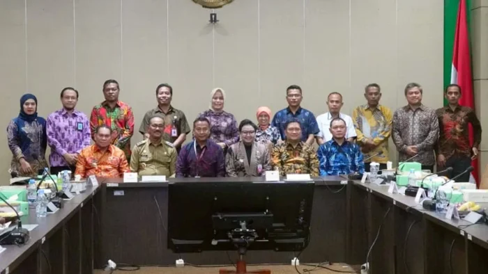 Penandatanganan berita acara verifikasi penanganan IPPR yang berlangsung di Ruang Rapat Prambanan Lantai 1, Direktorat Jenderal Pengendalian dan Penertiban Pemanfaatan Ruang, Jakarta Selatan, pada Rabu (6/5/2026). Foto: BorneoFlash/IST
