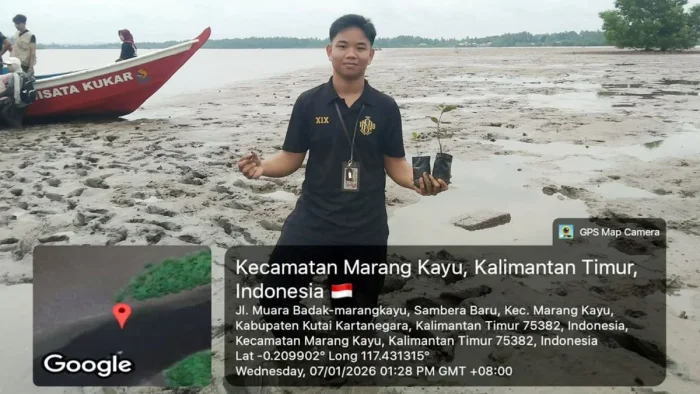 Abdi turut aktif terlibat dalam program Aksi Sobat yang memperluas pemahamannya mengenai pentingnya pelestarian ekosistem mangrove. Foto: HO/PHI