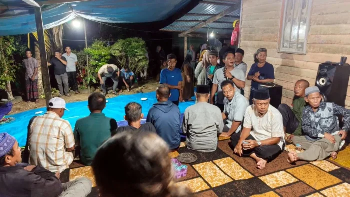 Agenda reses anggota DPRD Kabupaten Paser, Hamransyah, di Desa Mendik Karya, Kecamatan Longkali, pada Rabu (10/6/2026) malam. Foto: BorneoFlash/IST