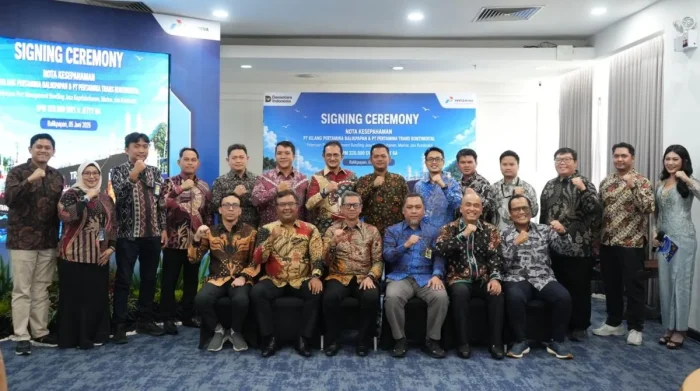 KPB bersama PTK resmi menandatangani Nota Kesepahaman terkait Port Management Bundling, pada Jumat (5/6/2026). Foto: HO/KPB
