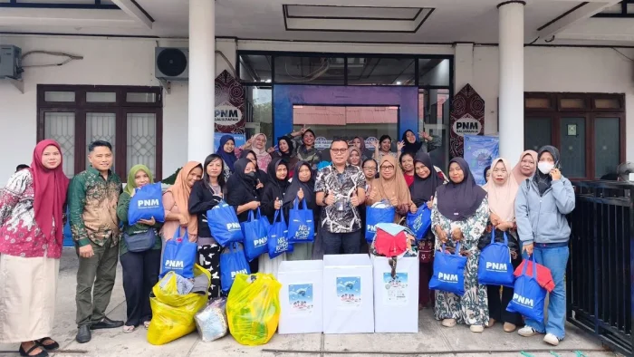 Kampanye keberlanjutan RE3 FOR-E yang sebelumnya berhasil menghimpun sekitar 20 ton pakaian layak pakai dari seluruh Insan PNM. Foto: IST/PNM