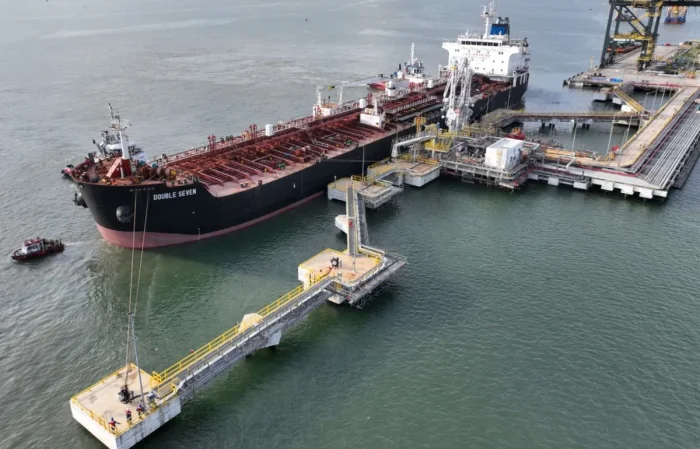 Kerja sama KPB dan PTK dalam mendukung operasional fasilitas Single Point Mooring (SPM) berkapasitas 320.000 Deadweight Tonnage (DWT) dan jetty milik KPB.  Foto: HO/KPB