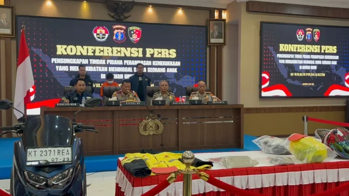 Konferensi Pers Kasus Penculikan dan Pembunuhan Bocah 7 Tahun di Kutai Timur, di Gedung Mahakam Polda Kaltim, pada Kamis (4/6/2026). Foto: BorneoFlash/Niken Sulastri