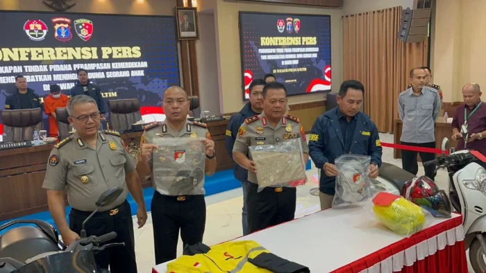 Konferensi Pers Kasus Penculikan dan Pembunuhan Bocah 7 Tahun di Kutai Timur, di Gedung Mahakam Polda Kaltim, pada Kamis (4/6/2026). Foto: BorneoFlash/Niken Sulastri