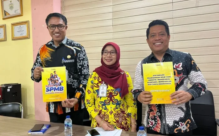 Konferensi Pers SPMB Tahun Ajaran 2026/2027 di Aula Kantor Dinas Pendidikan dan Kebudayaan Kota Balikpapan, pada Kamis (4/6/2026). Foto: BorneoFlash/Niken Sulastri
