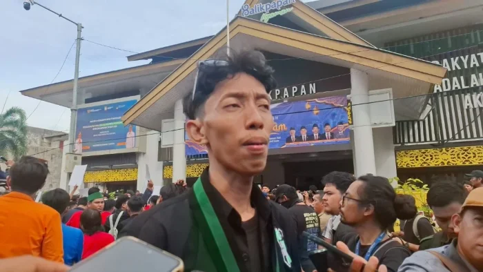 Koordinator Lapangan Aliansi Balikpapan Bergerak, Wisnu Nugroha. Foto: BorneoFlash/Niken Sulastri