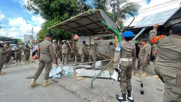 Satpol PP Samarinda Tertibkan 12 Lapak Liar di Pasar Baqa