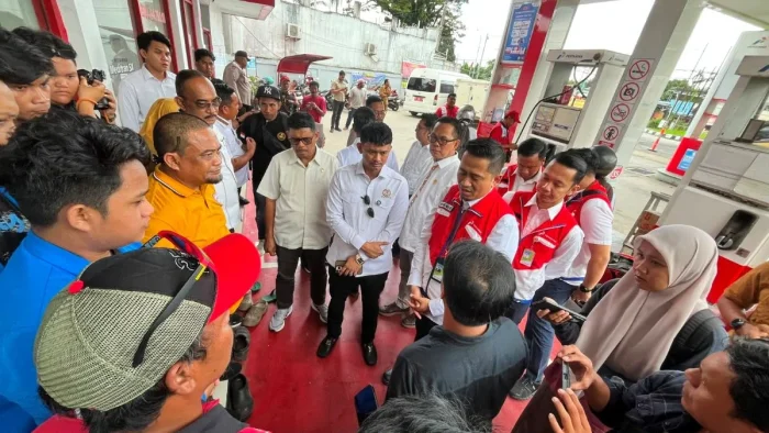 Sidak yang dilakukan Komisi III DPRD Kota Balikpapan di SPBU KM 13 dan KM 15, pada Senin (8/6/2026). Foto: BorneoFlash/Ist