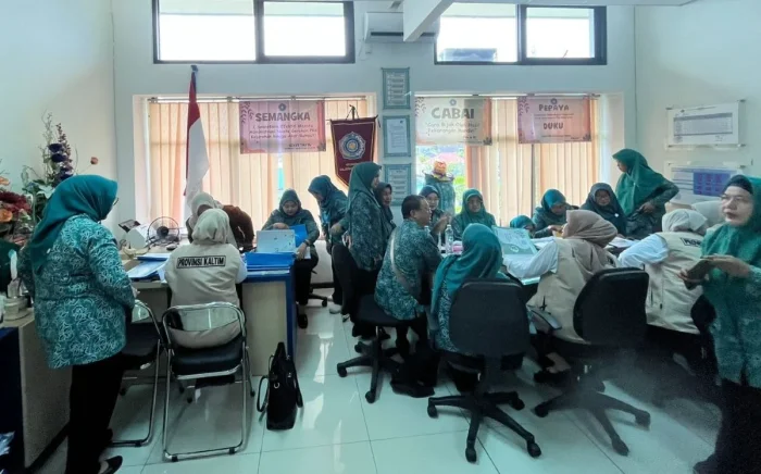 TP PKK Provinsi Kaltim saat melakukan kunjungan di Kecamatan Balikpapan Selatan, pada Minggu (14/6/2026). Foto: BorneoFlash/Niken Sulastri