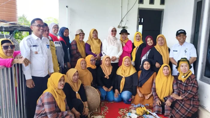 Warga RT 41 Kilometer 21 Kelurahan Karang Joang, Kecamatan Balikpapan Utara Mengikuti Lomba Gertak PKK yang digagas TP PKK Kota Balikpapan. Foto: BorneoFlash/Ist