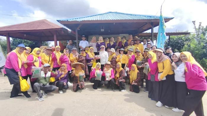 Warga RT 41 Kilometer 21 Kelurahan Karang Joang, Kecamatan Balikpapan Utara Mengikuti Lomba Gertak PKK yang digagas TP PKK Kota Balikpapan. Foto: BorneoFlash/Ist