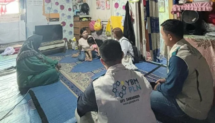 YBM PLN UID Kaltimra bersama BKKBN Kota Samarinda melakukan verifikasi kepada 21 anak penerima bantuan program Genting. Foto: HO/PLN UID Kaltimra