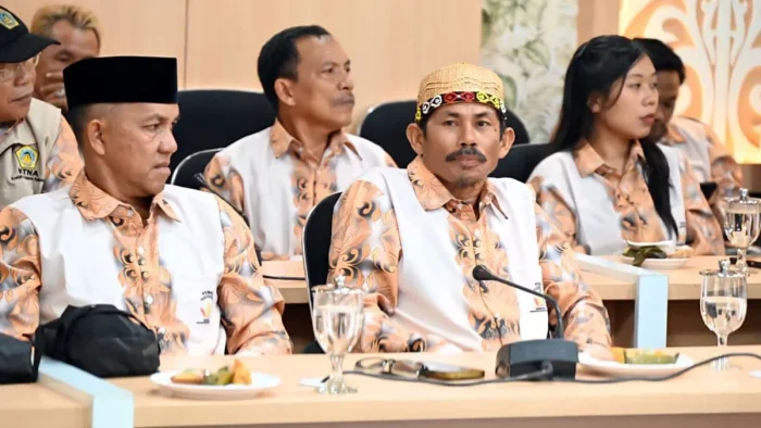 Pelepasan Kontingen Paser untuk mengikuti PENAS Petani Nelayan XVII, di Ruang Rapat Sadurengas, Kantor Bupati Paser, Senin (15/6/2026). Foto: BorneoFlash/Ist
