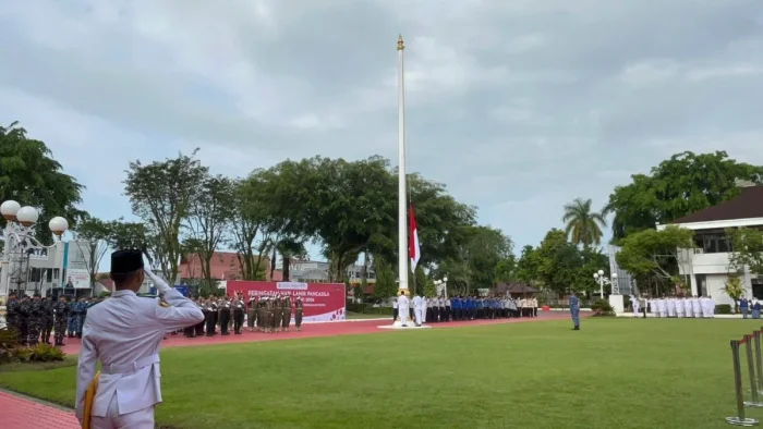 Upacara peringatan Hari Lahir Pancasila, di Halaman Balai Kota Balikpapan, pada Senin (1/6/2026). Foto: BorneoFlash/Niken Sulastri