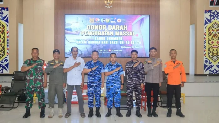 Memperingati Hari Bakti ke-79 TNI Angkatan Udara, Lanud Dhomber menggelar kegiatan donor darah dan pengobatan massal di Graha Dhomber, Balikpapan, pada Jumat (24/7/2026). Foto: HO/Lanud Dhomber