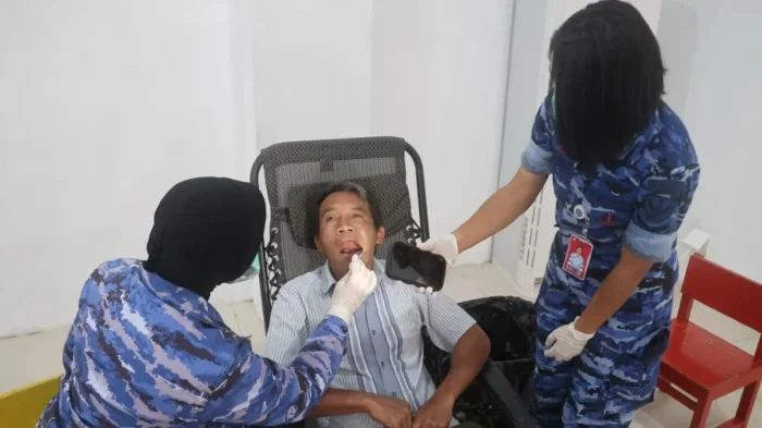 Memperingati Hari Bakti ke-79 TNI Angkatan Udara, Lanud Dhomber menggelar kegiatan donor darah dan pengobatan massal di Graha Dhomber, Balikpapan, pada Jumat (24/7/2026). Foto: HO/Lanud Dhomber
