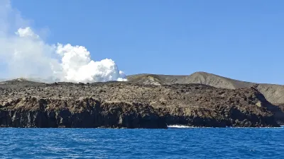 BMKG Pastikan Erupsi Gunung Anak Krakatau Belum Picu Anomali Gelombang Laut