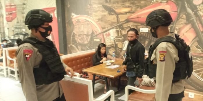 Brimob Polda Kaltim Gelar Patroli Malam, Upaya Pencegahahan Penyebaran Covid-19 dan Gangguan Kamtibmas