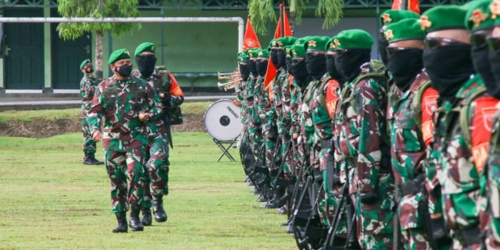 Pangdam VI/Mlw Berangkatkan 450 personel Satgas Yonif 611/ AWL ke Perbatasan RI-PNG
