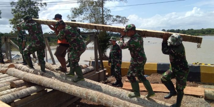 Anggota Kodim 1006/Martapura Bantu Kejar Target Pembangunan
