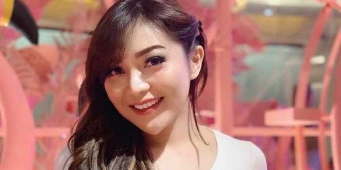 Chacha Sherly meninggal dunia usai mengalami kecelakaan beruntun. (Tangkapan Layar Instagram @chacha.sherly)