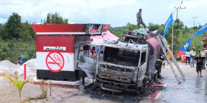 Truk Tangki Angkutan BBM Yang Terbakar Menewaskan Satu Orang Petugas, Polres Kutai Barat Lakukan Olah TKP