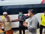 Serah terima bantuan oleh First Manager CSR PT. Kideco Jaya Agung Suryanto bersama Wakil Bupati Paser H. Kaharuddin  berupa 1 unit mobil minibus yang diserahkan kepada Pimpinan Pondok Pesantren Al-Ihsan Badruddin