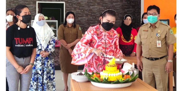 Tingkatkan Ekonomi Kader PKK, Ketua TP-PKK Kubar Launching Kantin Srikandi