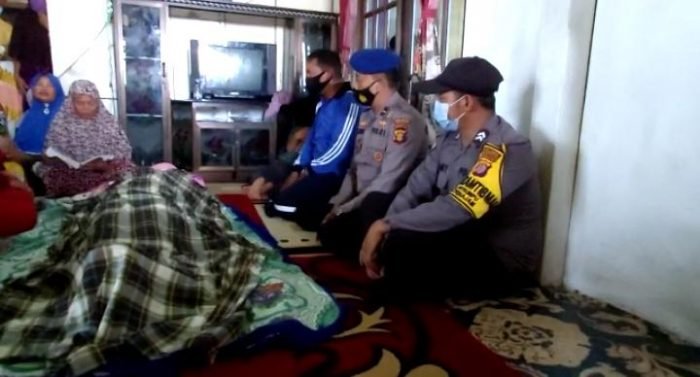 Suasana di rumah duka setelah korban Ditemukan.