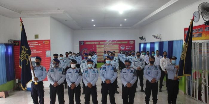 Pengukuhan Satuan Operasional Internal Pemasyarakatan (SATOPS PATNAL PAS) tahun 2021 serta pelaksanaan tes urine bagi pegawai dan warga binaan Rutan Kelas IIB Tanah Grogot, Kabupaten Paser, Kalimantan Timur.