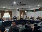 DPRD Paser dan Pemerintah Kabupaten Paser lakukan rapat terkait penetapan Kabupaten Paser sebagai lokasi rehabilitasi Daerah Aliran Sungai (DAS) PT. Kideco Jaya Agung. Foto : BorneoFlash.com/ Fitriani.