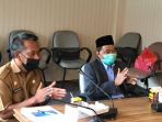 Serah Terima jabatan Plh Bupati oleh mantan Wakil Bupati Paser ke Sekretaris Daerah (Sekda) Paser Katsul Wijaya yang berlangsung di Ruang Rapat Telake, Sekretariat Pemerintah Kabupaten Paser. Foto : BorneoFlash.com/ Fitriani.