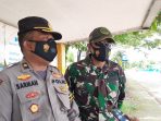 Kabag Ops Polres Paser Kompol Sarman dan Pasi Ops Kodim 0904/TNG Paser Letda Inf Qomarul Huda saat ditemui di Jln. Kusuma Bangsa KM 5, Tanah Grogot, Kabupaten Paser, Kalimantan Timur, diselah kegiatannya pada Operasi Yustisi.