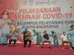 Vaksinasi Tahap II Bagi Kelompok Pelayanan Publik di kota Balikpapan Berlangsung. Foto BorneoFlash.com/ Muhammad Eko