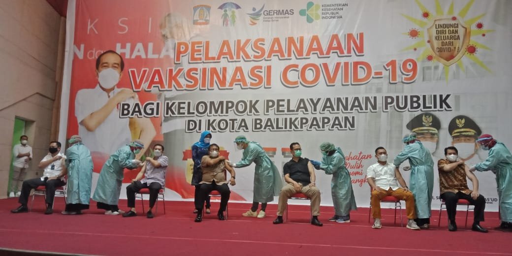 Vaksinasi Tahap II Bagi Kelompok Pelayanan Publik di kota Balikpapan Berlangsung. Foto BorneoFlash.com/ Muhammad Eko