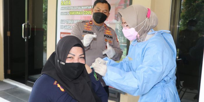 Wakapolda Pantau Giat Vaksinasi Tahap II Kepada Tenaga Medis Polda Kaltim