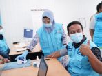 Wakil Gubernur Sulawesi Selatan Andi Sudirman Sulaiman saat menjalani vaksinasi kedua. Foto : HO