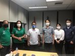 Perwakilan Kedutaan Besar Korea Selatan di Indonesia bertemu dengan Pelaksana Tugas (Plt) Sekjen PSSI Yunus Nusi beserta sejumlah pengurus membahas perihal kepulangan Pelatih Timnas Indonesia Shin Tae-yong ke Korea Selatan. Foto : HO