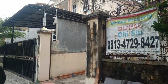 Kepulan Asap yang Membumbung di Plafon Rumah