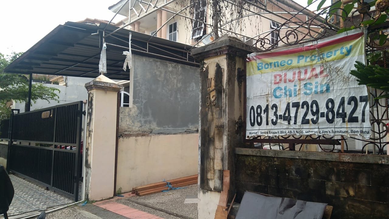 Kepulan Asap yang Membumbung di Plafon Rumah
