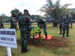 Pangdam VI Mulawarman Mayjen TNI Heri Wiranto tanam pohon di halaman Kodim 0912/KBR