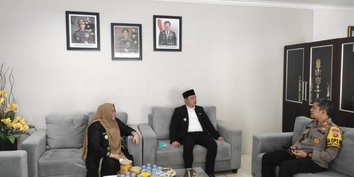 Bupati dr. Fahmi Fadli dan  Hj. Syarifah Masitah Assegaf, SH jalin silaturahmi dengan Kapolres Paser bahas situasi terkini Daerah.