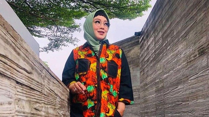 Rina Gunawan Berpulang ke Rahmatullah