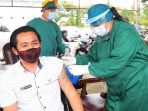 Sejumlah wartawan dari berbagai media ikut jalani vaksinasi di Alun Alun ITHO. Kota Sendawar,Kabupaten Kutai Barat. Foto : BorneoFlash.com/Lilis Suryani.