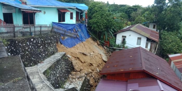 Ketua RT Sebut Satu Keluarga Nyaris Tertimpa Timbunan Tanah Longsor 